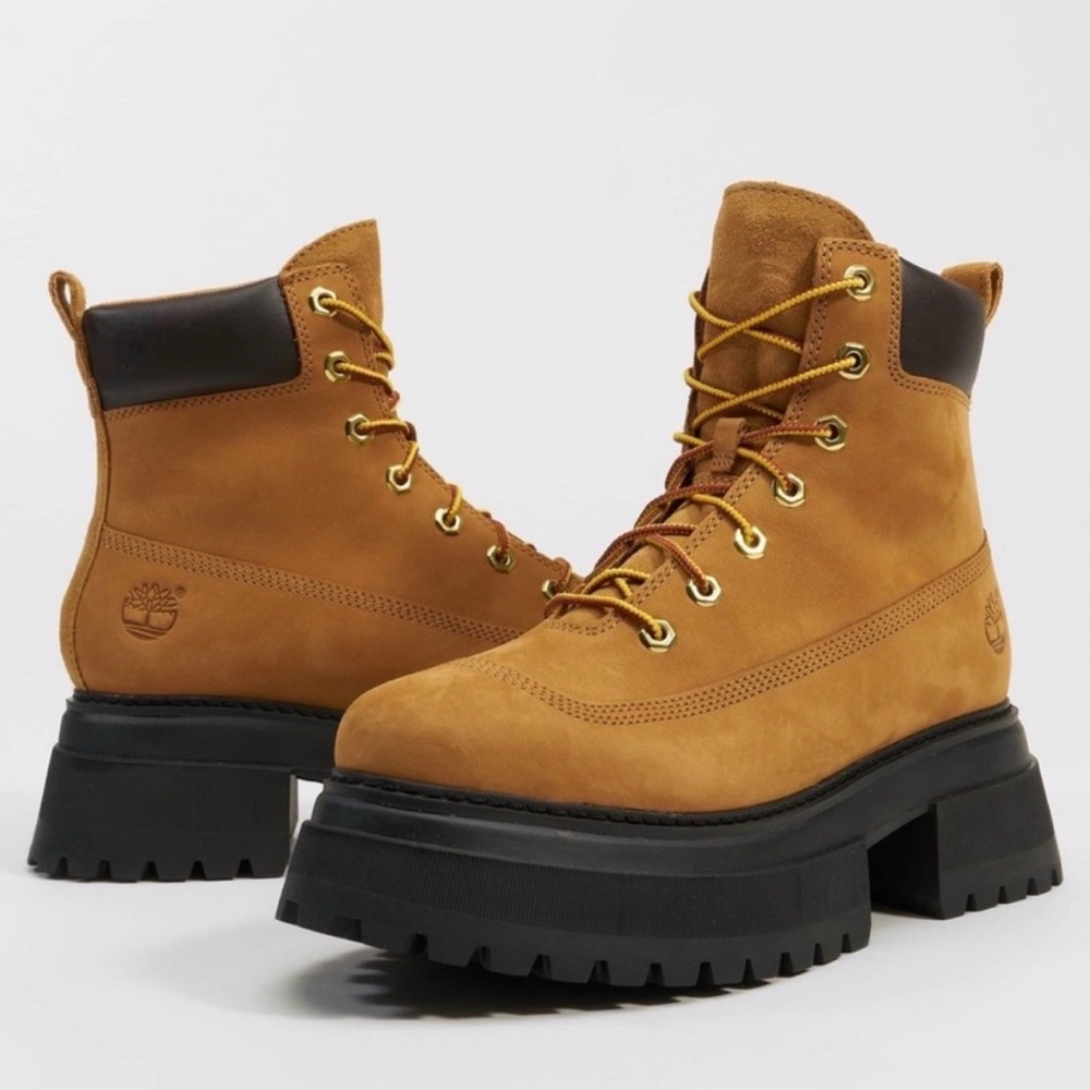 NIB Timberland Women's Sky 6-Inch Lace Up Platform Boots Wheat Nubuck Size 7.5